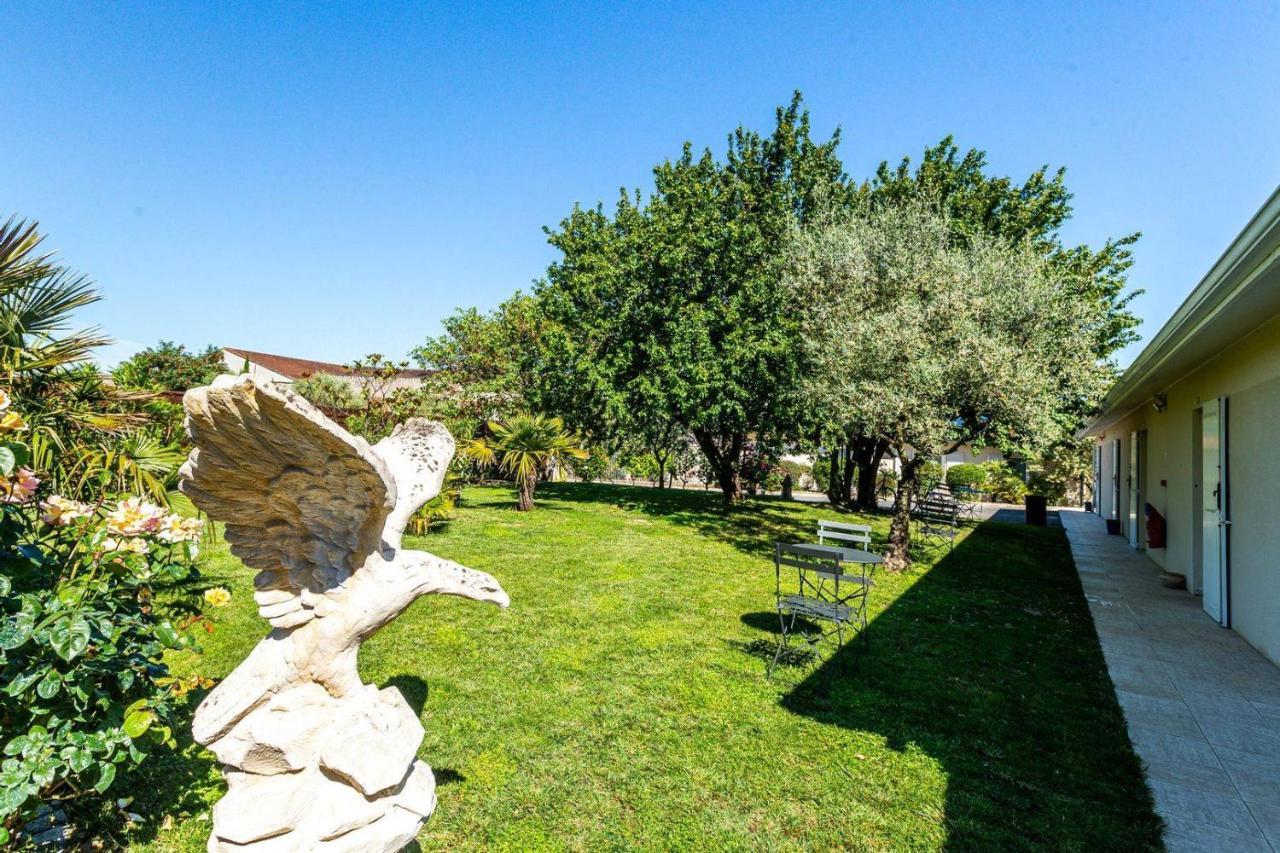 Logis Hotel L'Oliveraie Cognac Bagian luar foto