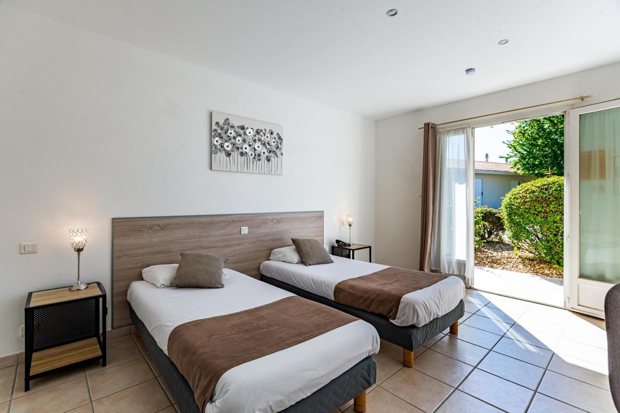 Logis Hotel L'Oliveraie Cognac Bagian luar foto