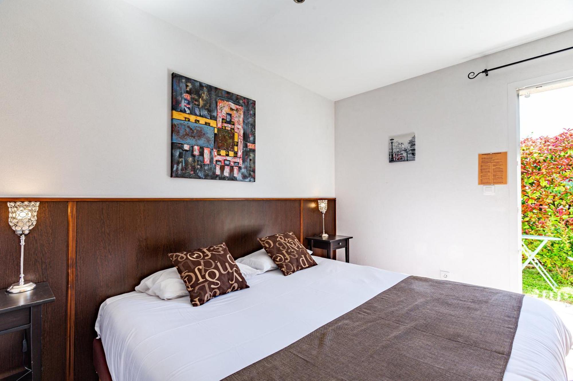 Logis Hotel L'Oliveraie Cognac Bagian luar foto
