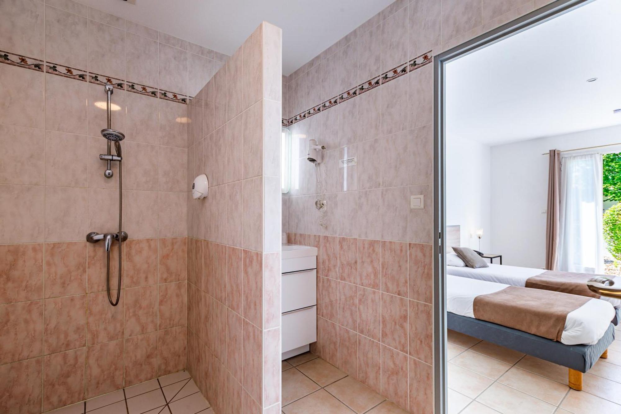 Logis Hotel L'Oliveraie Cognac Bagian luar foto