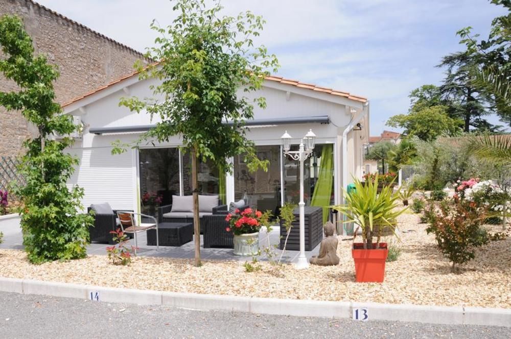 Logis Hotel L'Oliveraie Cognac Bagian luar foto