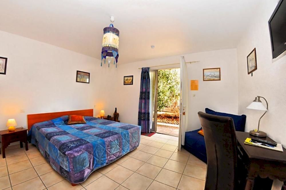 Logis Hotel L'Oliveraie Cognac Bagian luar foto