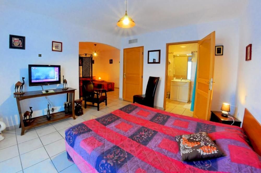 Logis Hotel L'Oliveraie Cognac Bagian luar foto