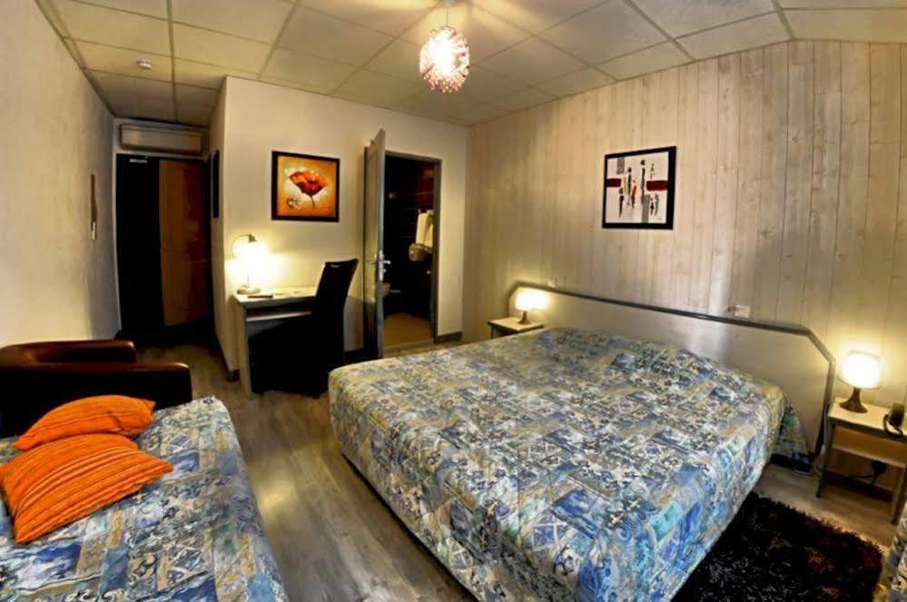 Logis Hotel L'Oliveraie Cognac Bagian luar foto